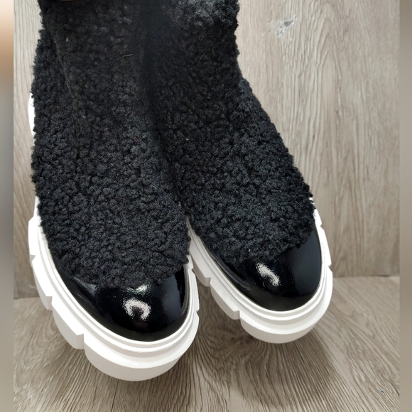 Sorel Caribou X Waterproof Chelsea Boot Black White Platform Faux Shearling 7 - Picture 6 of 12